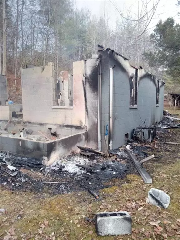 13242 Boone TRL, Purlear, NC 28665