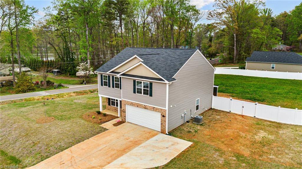 Lexington, NC 27292,202 Hickory View LN