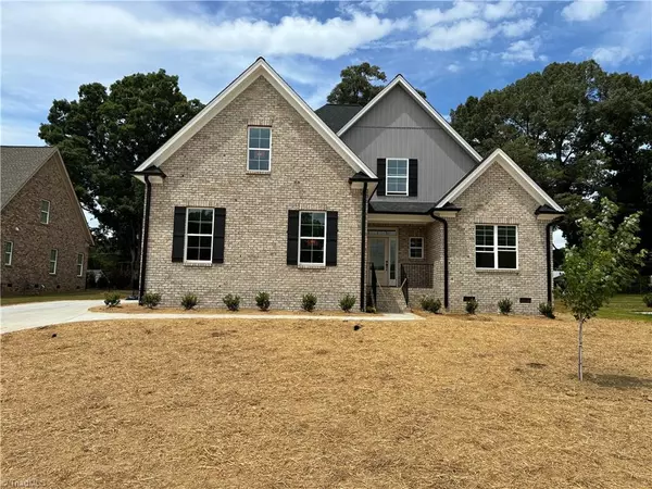 300 Indian Peaks DR, Winston Salem, NC 27107