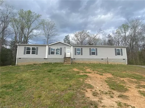 217 McMillian LN, Mount Airy, NC 27030