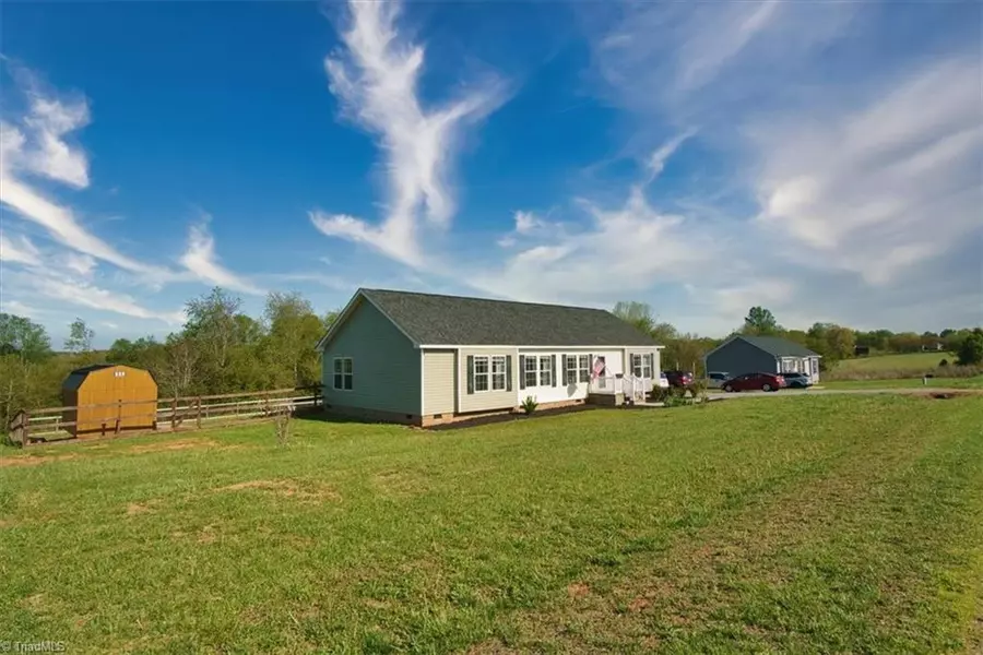 2562 Snider RD, Yadkinville, NC 27055