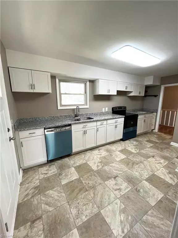 Winston Salem, NC 27105,106 Azalea DR