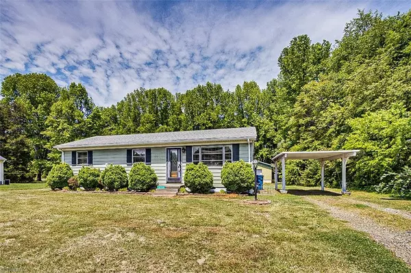 318 W Moffitt AVE, Liberty, NC 27298