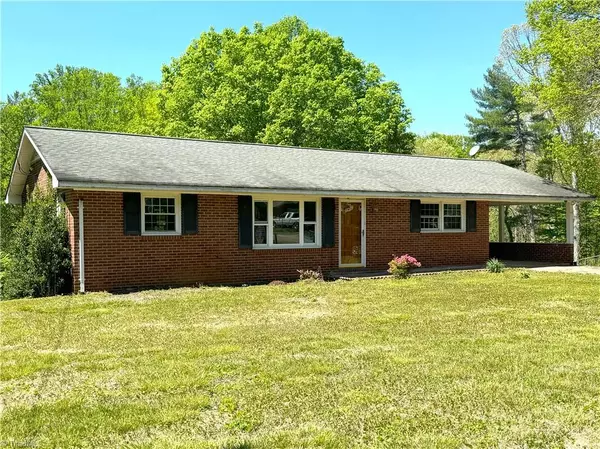 345 Sherwood Forest DR, North Wilkesboro, NC 28659