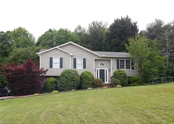 146 Stone Bridge RD, Mount Airy, NC 27030