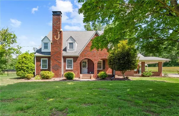 4200 W Old US Highway 421, Hamptonville, NC 27020