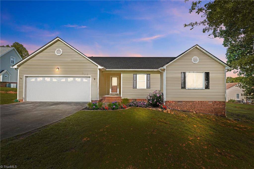1012 Oakridge CT, Burlington, NC 27217