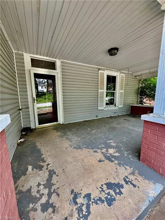 North Wilkesboro, NC 28659,811 F ST