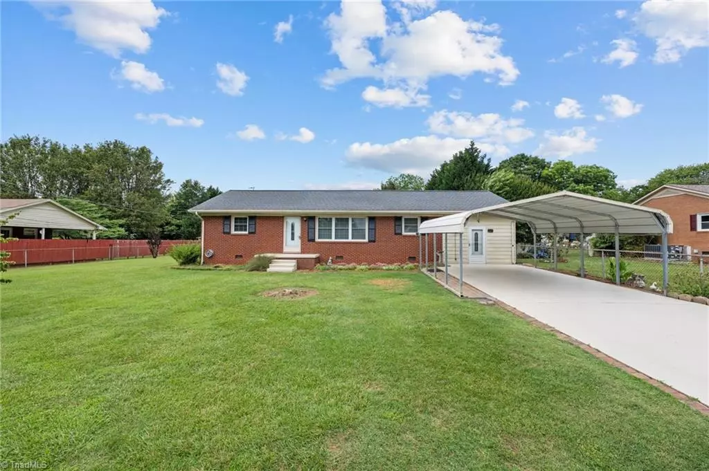 Haw River, NC 27258,502 Rolling RD