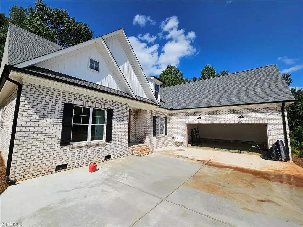 King, NC 27021,169 Glen Brooke LN