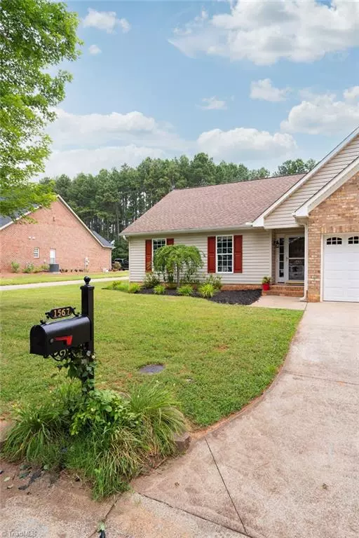 Pfafftown, NC 27040,1567 Crestlawn TRL