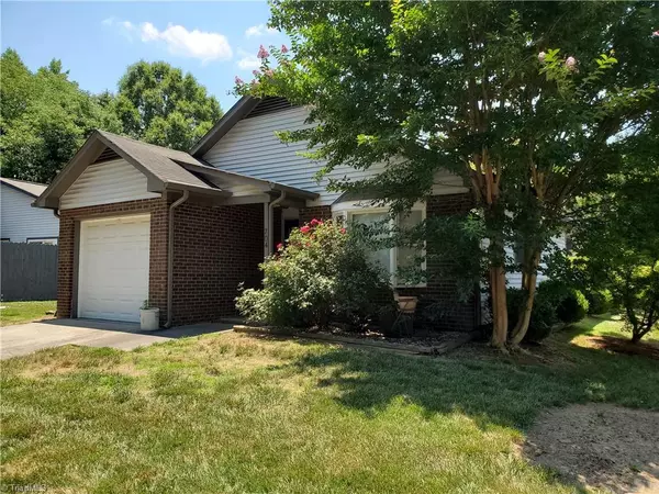 704 Woodbury Knolls DR,  Winston Salem,  NC 27104