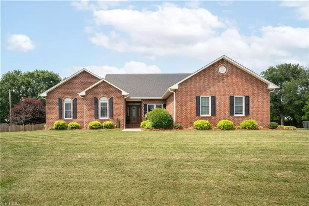 Clemmons, NC 27012,119 Silkwind CT