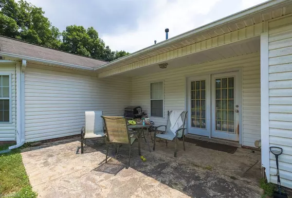 Winston Salem, NC 27127,1401 Hawkcrest LN