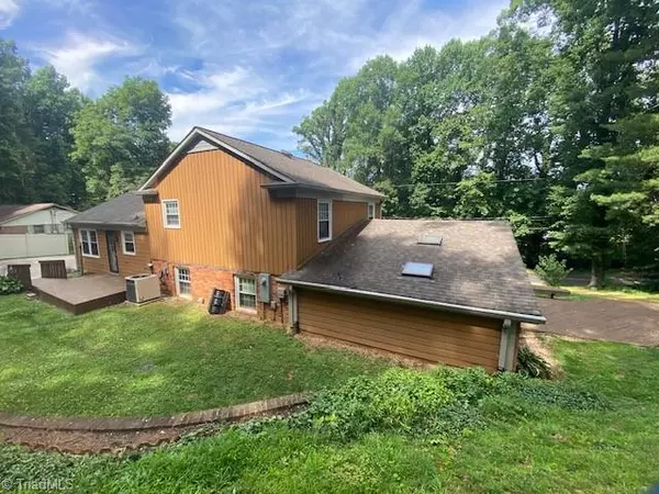 Wilkesboro, NC 28697,1524 Cedar LN