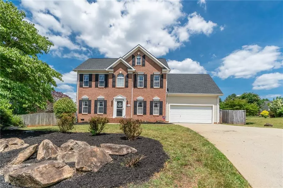 2905 Hickman LN, Winston Salem, NC 27103