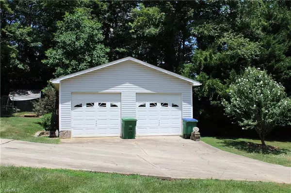 Rural Hall, NC 27045,901 Thrushwood CIR