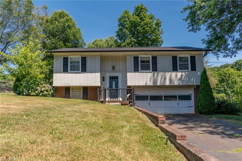 221 Queensland CT,  King,  NC 27021