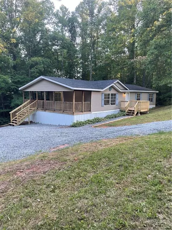 372 Blue Hollow RD, Mount Airy, NC 28621