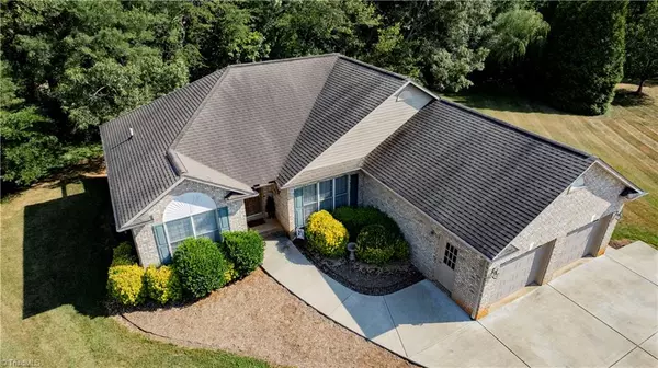 Hickory, NC 28601,2195 Hounds WAY