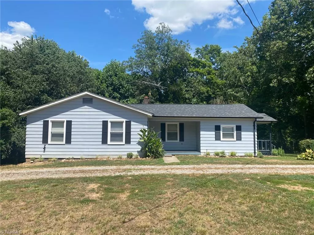 North Wilkesboro, NC 28659,426 Pondview DR
