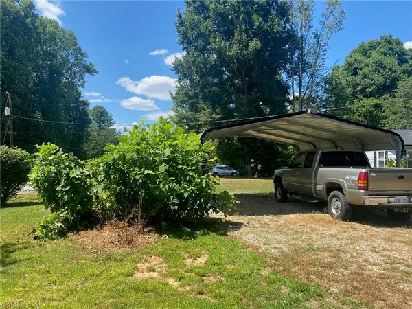 North Wilkesboro, NC 28659,426 Pondview DR
