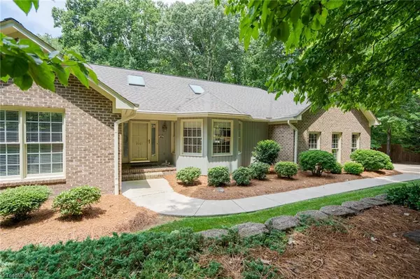 4001 Bienvenue DR, Greensboro, NC 27409