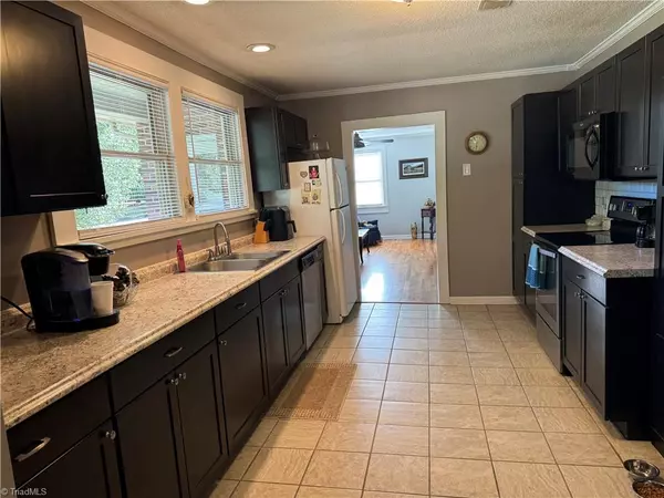 Hays, NC 28635,163 Hickory LN