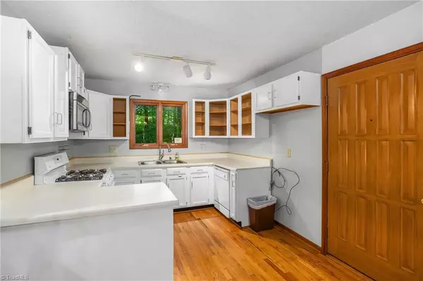 Winston Salem, NC 27103,2291 Brecknock DR