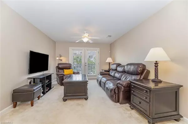 Greensboro, NC 27410,7100 Friendly AVE #203