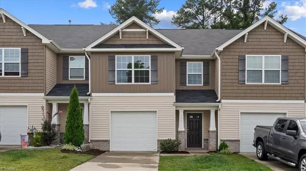 104 Crepe Myrtle LN, Jamestown, NC 27282