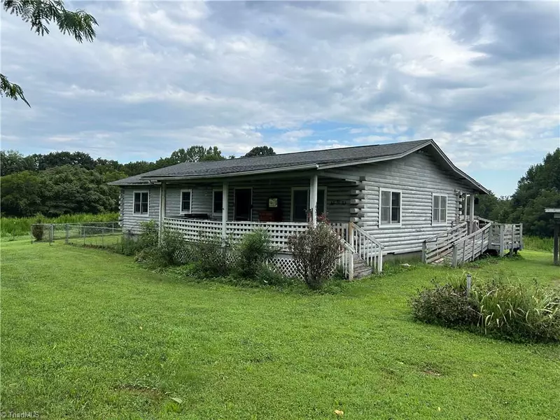 1037 Sues Farm LN, Yadkinville, NC 27055