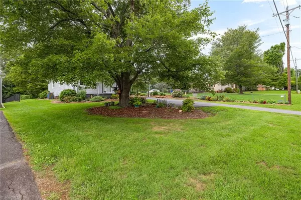 King, NC 27021,1158 Old 52 RD S