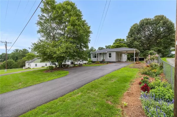 King, NC 27021,1158 Old 52 RD S