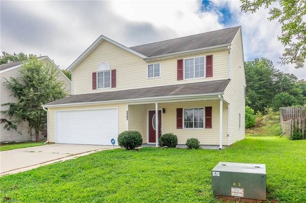 5502 Carriage Woods DR, Browns Summit, NC 27214