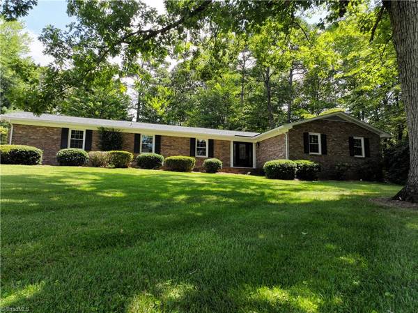 211 Friendly LN, Pilot Mountain, NC 27041