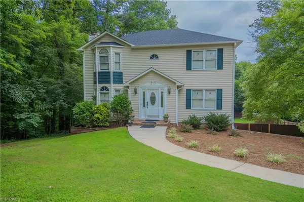 446 W Hunting Ridge DR, Thomasville, NC 27360