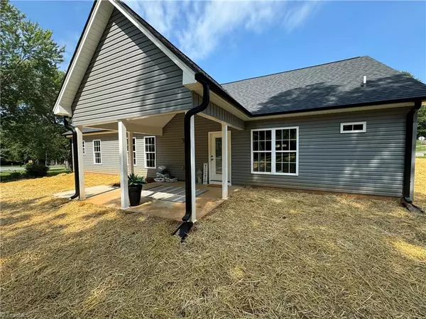 King, NC 27021,192 Country LN