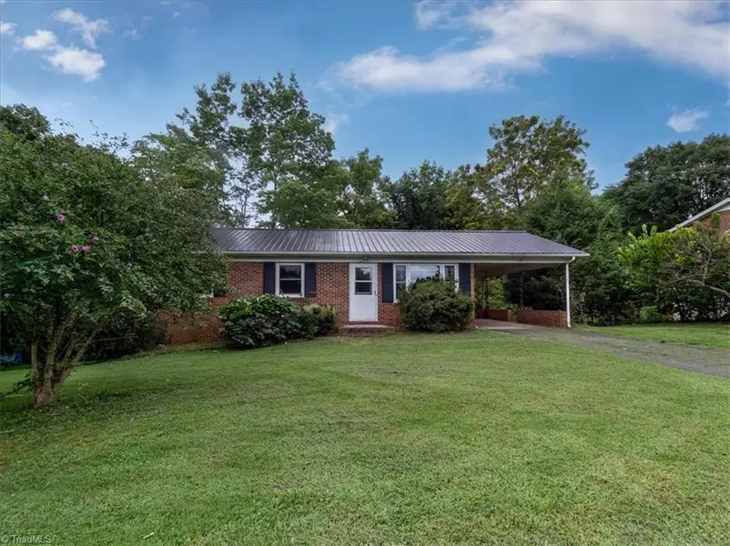 159 Atkins LN, Mount Airy, NC 27030