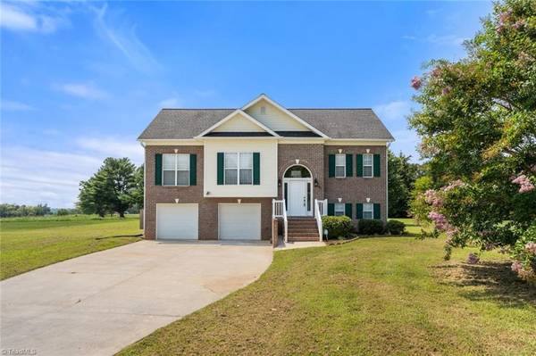 131 N Hazelwood DR, Mocksville, NC 27028