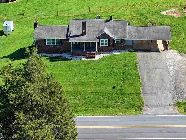 2227 S Old US Highway 52, Pilot Mountain, NC 27041