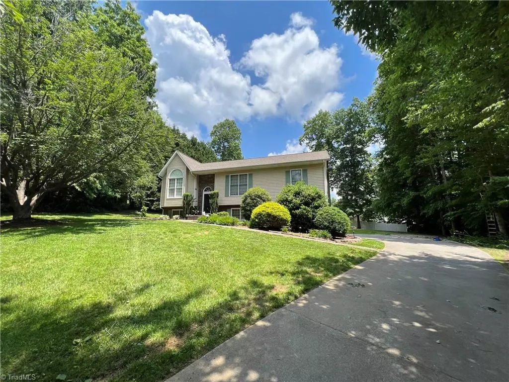 Wilkesboro, NC 28697,425 Pine Brook PL