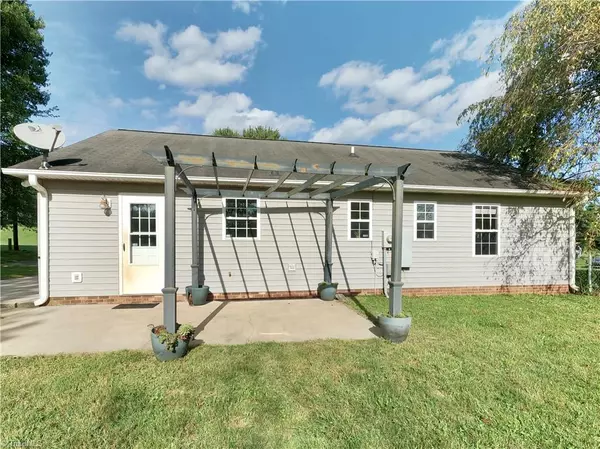 King, NC 27021,117 Stokes Forest DR