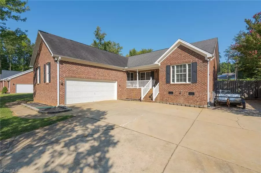 5683 Friendship Glen DR, Browns Summit, NC 27214