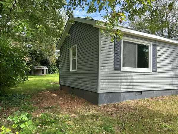 King, NC 27021,110 Westview DR