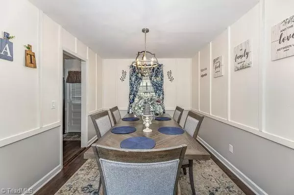 King, NC 27021,102 Valleyview DR