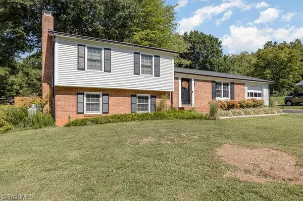 King, NC 27021,102 Valleyview DR