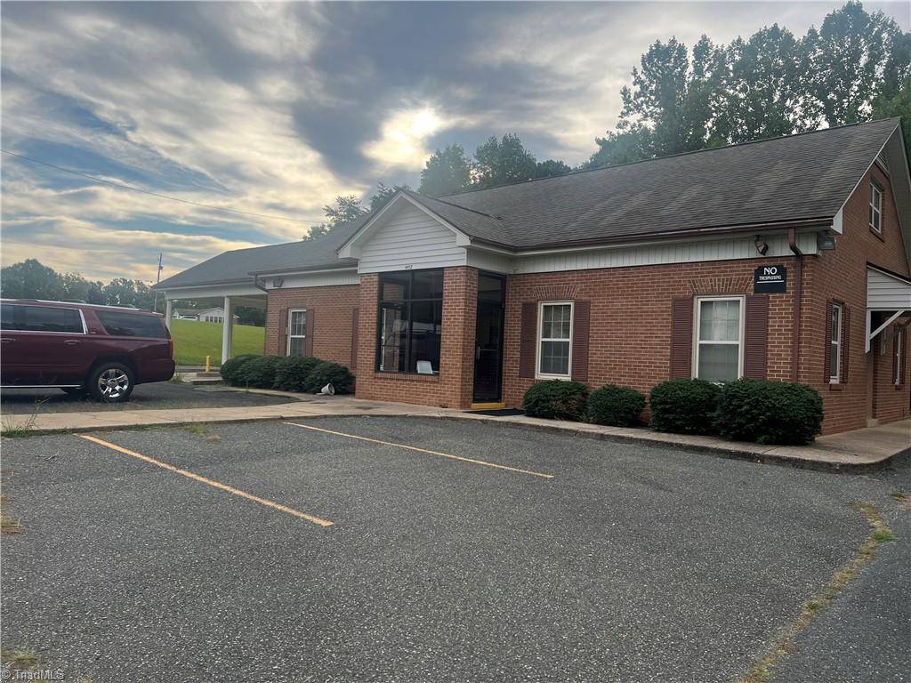 Ararat, VA 24053,4952 Ararat Hwy