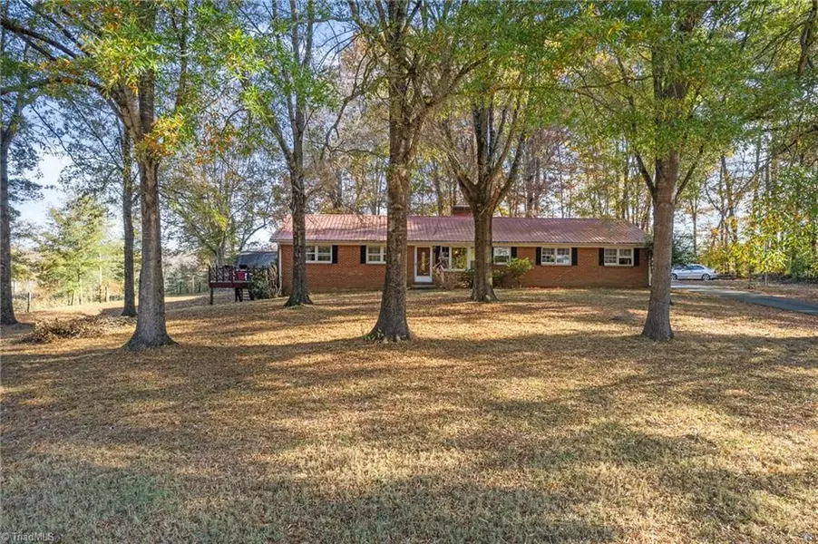 2733 Brawley RD, Yadkinville, NC 27055