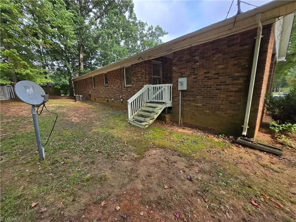 Reidsville, NC 27320,2402 Pine LN